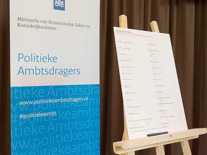 Ondertekening netwerk weerbaar bestuur