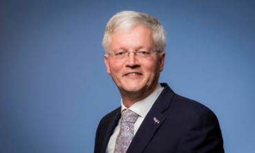 De heer drs. Th.L.N. (Theo) Weterings, burgemeester van Tilburg