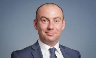 De heer V.M. van Neerbos (Vincent), burgemeester van West Maas en Waal